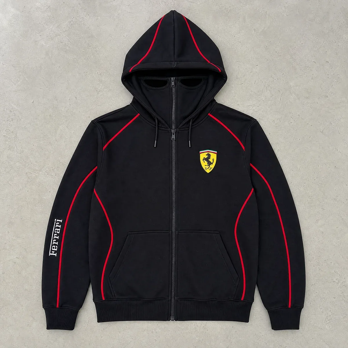 Édition Ferrari à plat, avec le zip intégral et l’ouverture pour les yeux